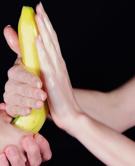 Masažas, kad padidintumėte narį naudojant bananų pavyzdį